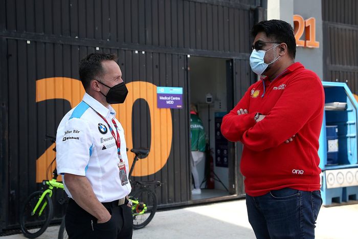 Roger Griffiths, Team Principal, BMW i Andretti Motorsport, Dilbagh Gill, CEO, Team Principal, Mahindra Racing