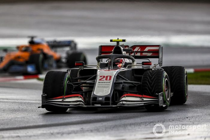 Kevin Magnussen, Haas VF-20, Carlos Sainz Jr., McLaren MCL35