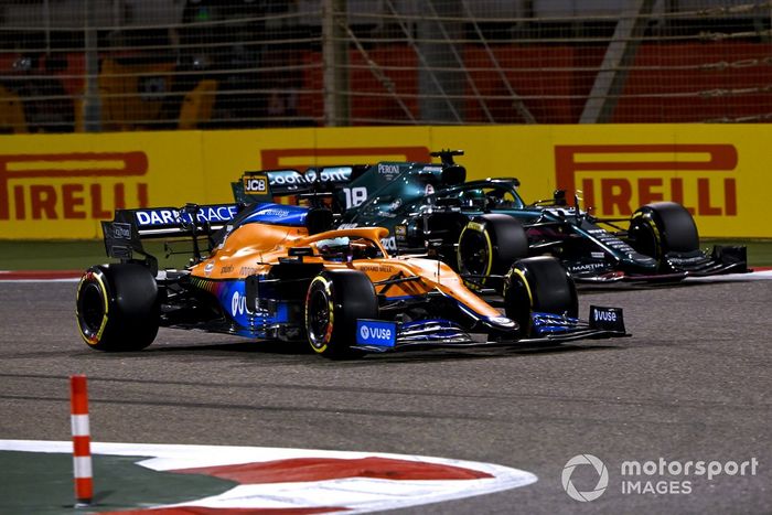 Daniel Ricciardo, McLaren MCL35M, Lance Stroll, Aston Martin AMR21