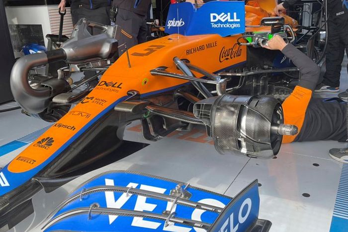 Ducto del freno delantero del McLaren MCL35M 