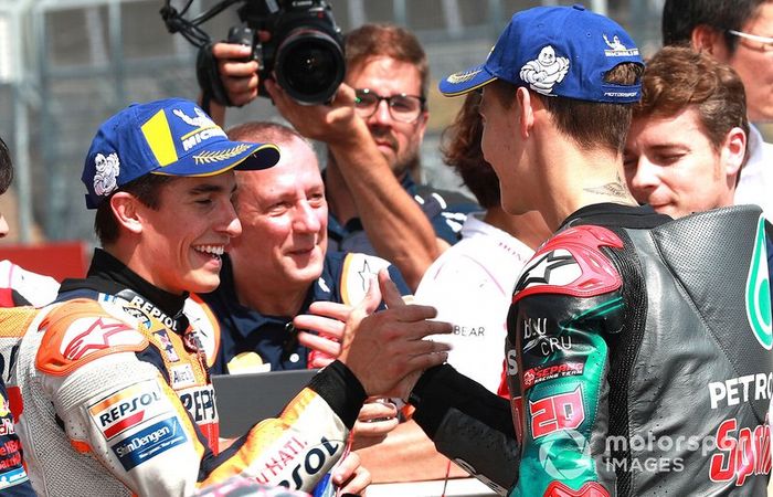 Ganador de la pole Marc Márquez, Repsol Honda Team, segundo Fabio Quartararo, Petronas Yamaha SRT