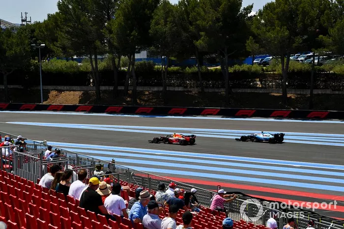 Pierre Gasly, Red Bull Racing RB15, y Robert Kubica, Williams FW42