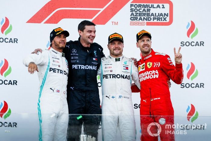 Podio: segundo lugar Lewis Hamilton, Mercedes AMG F1, ganador de la carrera Valtteri Bottas, Mercedes AMG F1 y tercer lugar Sebastian Vettel, Ferrari