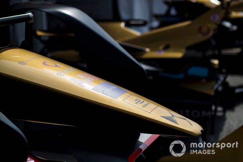 Une carrosserie Techeetah dans la voie des stands