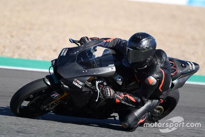Lewis Hamilton probando la Yamaha Superbike en Jerez