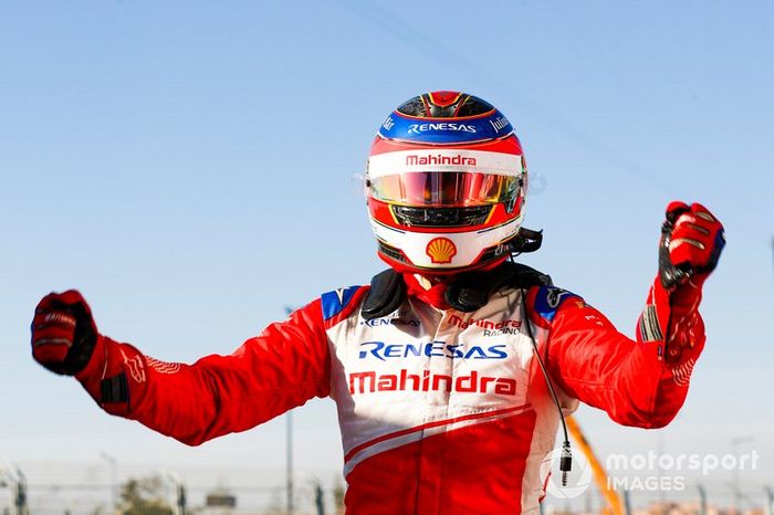 Ganador de la carrera Jérôme d'Ambrosio, Mahindra Racing, celebra en Parc Ferme