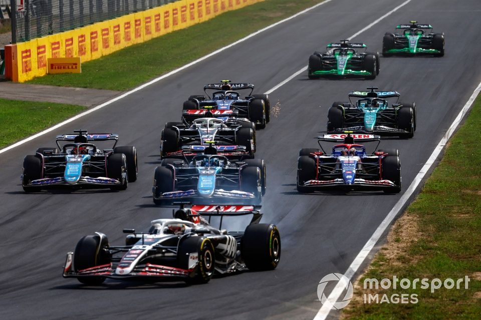Kevin Magnussen, Haas VF-24, Pierre Gasly, Alpine A524, Esteban Ocon, Alpine A524, Yuki Tsunoda, RB F1 Team VCARB 01 