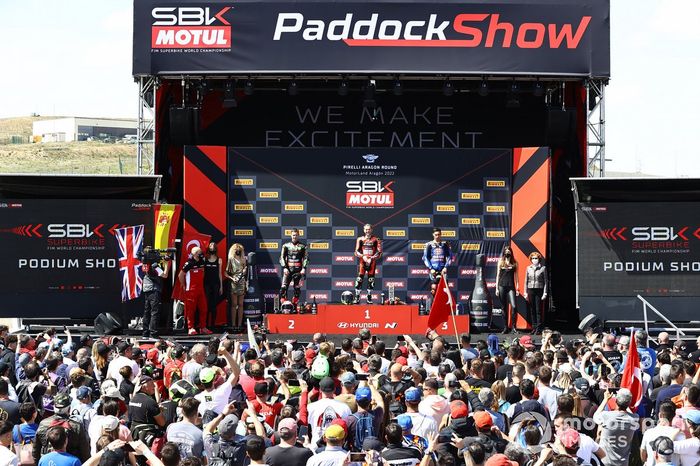 Podio: segundo lugar Jonathan Rea, Kawasaki Racing Team WSBK, ganador Álvaro Bautista, Aruba.it Racing Ducati, tercer lugar Toprak Razgatlioglu, Pata Yamaha WorldSBK