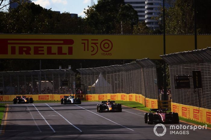 Charles Leclerc, Ferrari F1-75, Max Verstappen, Red Bull Racing RB18, Lewis Hamilton, Mercedes W13