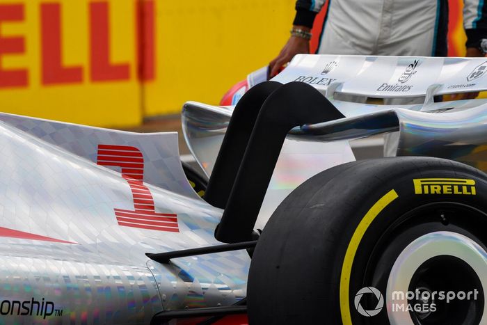 Detalle de la parte trasera lateral del coche de Fórmula 1 2022