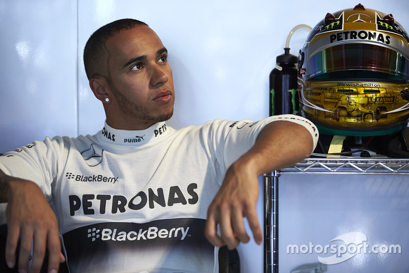 Hamilton ya con Mercedes.