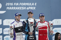 Podium: Race winnaar Sébastien Buemi, Renault e.Dams; tweede Sam Bird, DS Virgin Racing; derde Felix