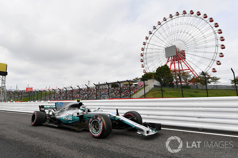 Valtteri Bottas, Mercedes-Benz F1 W08  with accident damage in FP3