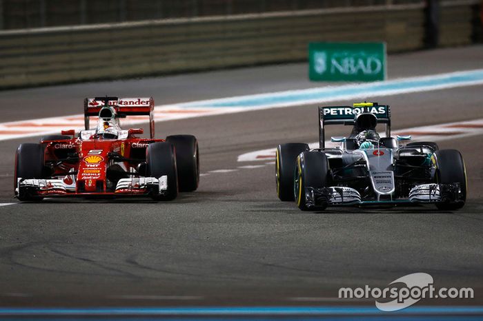 Sebastian Vettel, Ferrari SF16-H, Nico Rosberg, Mercedes AMG F1 W07 Hybrid