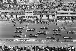 Start: Graham Hill, Team Lotus 49, Ford Cosworth; Jack Brabham, Brabham BT24, Repco; Dan Gurney, Eagle T1G-Weslake; Jim Clark, Team Lotus 49, Ford Cosworth; Bruce McLaren Eagle T1G-Weslake; Denny Hulme, Brabham BT24, Repco; Chris Amon, Ferrari 312; Jochen Rindt, Cooper T81B, Maserati; Chris Irwin, BRM P83; Jackie Stewart, BRM P261; Jo Siffert, Cooper T81, Maserati; Pedro Rodriguez, Cooper T81, Maserati; Mike Spence, BRM P83