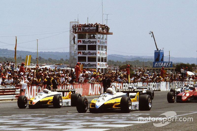 Start: René Arnoux, Renault RE30B, Alain Prost, Renault RE30B lead