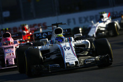 Фелипе Масса, Williams FW40, и Эстебан Окон, Force India VJM10