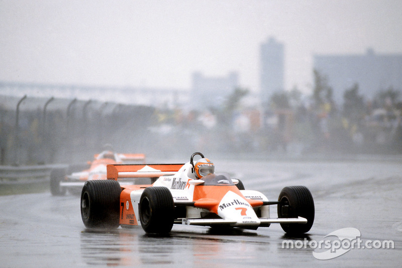 John Watson, McLaren MP4/1-Ford Cosworth leads Mario Andretti, Alfa Romeo 179C