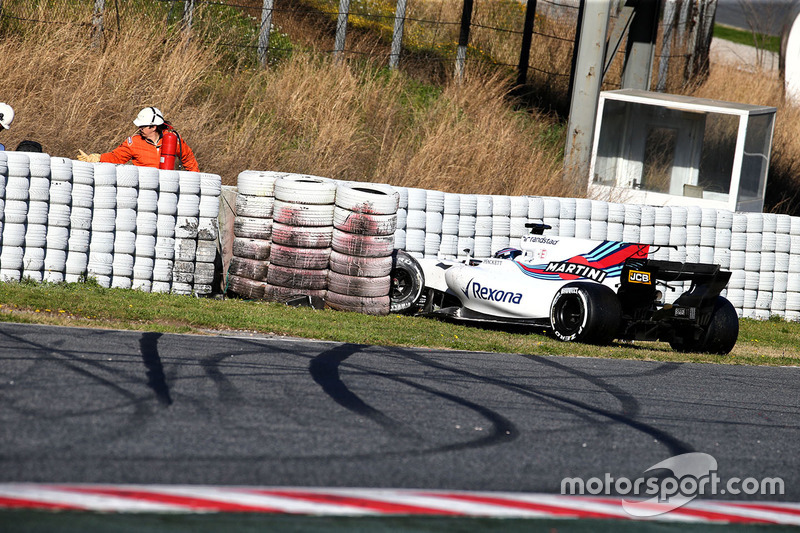 Lance Stroll, Williams FW40 se estrelló contra una barrera de neumáticos