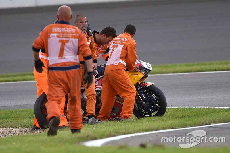 Moto de Stefan Bradl, Honda World Superbike Team después de su choque
