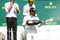 Podyum: Yarış galibi Lewis Hamilton, Mercedes AMG F1, 2. Valtteri Bottas, Mercedes AMG F1