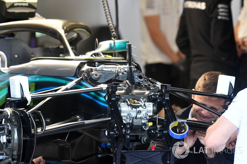 Mercedes-AMG F1 W09 detalle de la suspensión delantera
