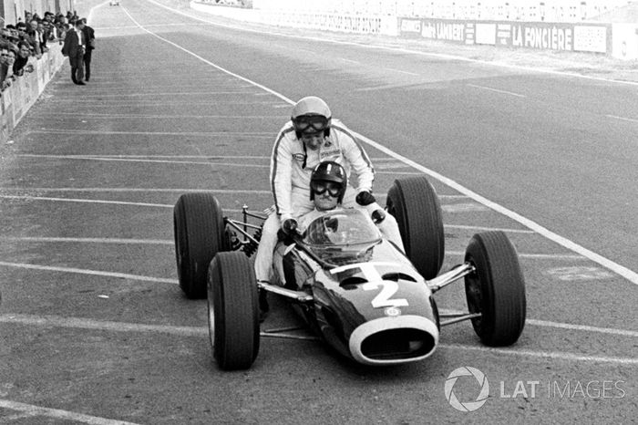 Reims 1966: Graham Hill (BRM) lleva a Peter Arundell (Lotus)