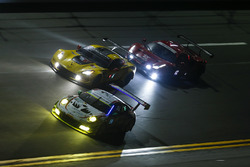 #59 Manthey Racing Porsche 911 GT3 R, GTD: Steve Smith, Harald Proczyk, Sven Muller, Matteo Cairoli,