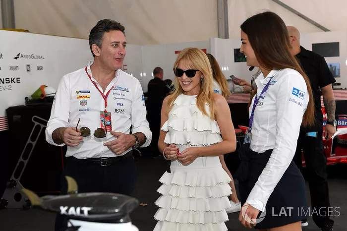 Kylie Minogue con Alejandro Agag, Fórmula E CEO