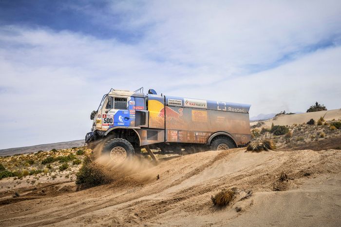 #500 Team Kamaz Master: Eduard Nikolaev, Evgeny Yakovlev, Vladimir Rybakov