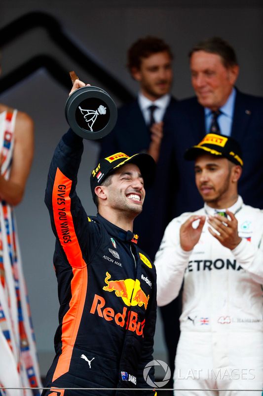 Podio: ganador de la carrera Daniel Ricciardo, Red Bull Racing