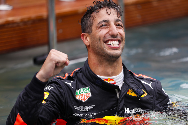 A Red Bull fergeteges monacói medencés partija