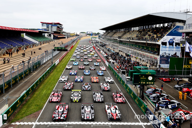 La sesión de fotos tradicional de los autos de Le Mans