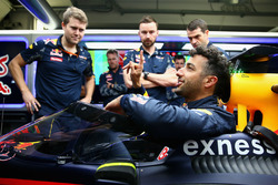 Daniel Ricciardo, Red Bull Racing RB12 with the aeroscreen