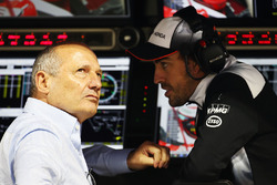 Presidente Ejecutivo de McLaren, Ron Dennis y Fernando Alonso, McLaren