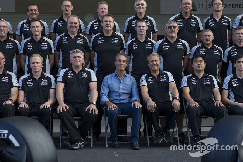 Sesion de fotos del equipo Sahara Force India con Carlos Slim Presidente de América Móvil