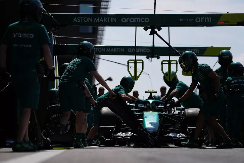 Aston Martin F1 Team pitstop practice