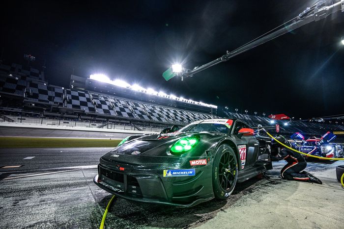#911 Manthey Porsche 911 GT3 R (992): Ryan Hardwick, Thomas Preining