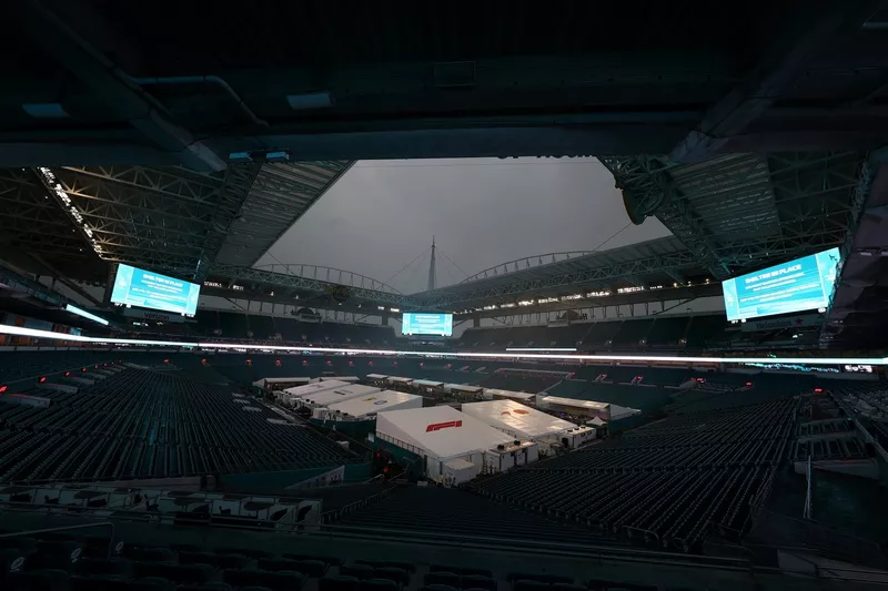 Regen bij het Hard Rock Stadium
