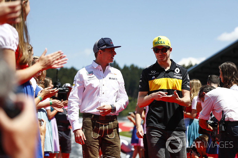 Max Verstappen, Red Bull Racing, and Nico Hulkenberg, Renault Sport F1 Team, in the drivers parade
