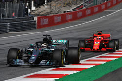 Lewis Hamilton, Mercedes-AMG F1 W09, Sebastian Vettel, Ferrari SF71H