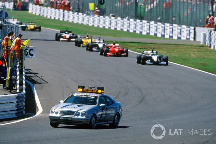 1992: Safety car se torna obrigatório