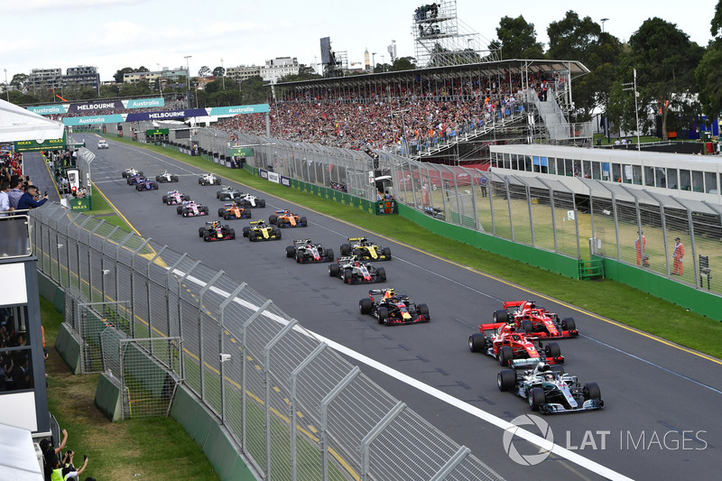 Lewis Hamilton, Mercedes-AMG F1 W09 EQ Power leads líder al inicio