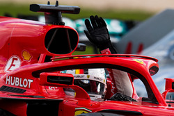 Il vincitore della gara Sebastian Vettel, Ferrari SF71H festeggia