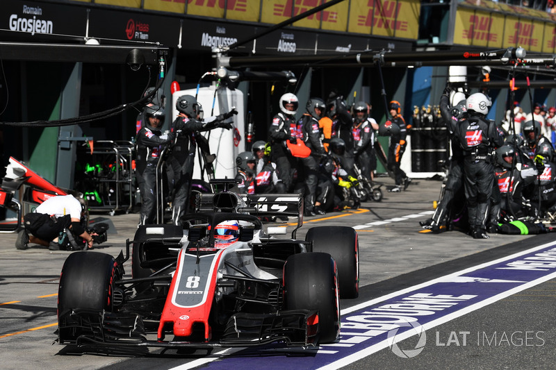 Romain Grosjean, Haas F1 Team VF-18 pitstop