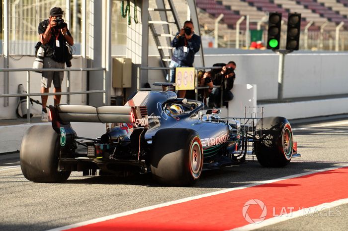 Lewis Hamilton, Mercedes-AMG F1 W09 con luces traseras