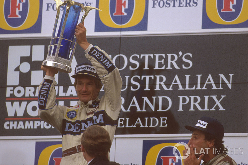 Podium: race winner Thierry Boutsen, Williams Renault and third place Riccardo Patrese, Williams Renault