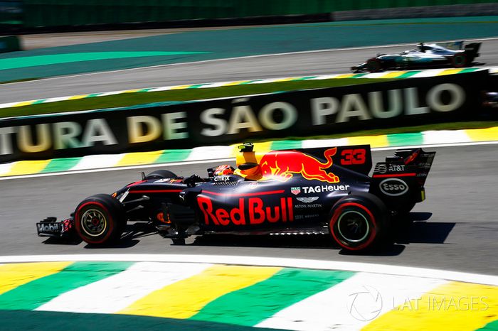 Max Verstappen, Red Bull Racing RB13, Valtteri Bottas, Mercedes AMG F1 W08