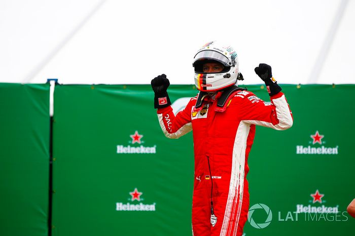 El ganador del GP de Canadá, Sebastian Vettel, Ferrari celebra su victoria en parc ferme
