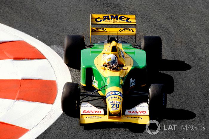 3.- Martin Brundle: 165 carreras